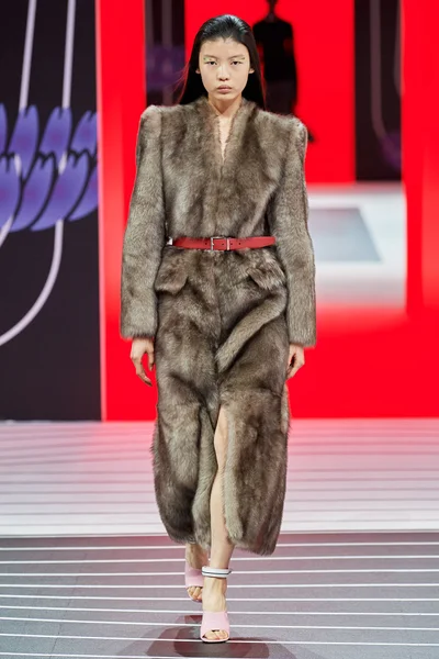 Look 10
